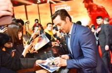 "명불허전 맨중맨" 휴 잭맨, 어딜 가나 팬사랑