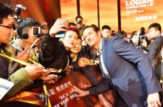 "명불허전 맨중맨" 휴 잭맨, 어딜 가나 팬사랑