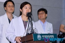 [T포토] 브리핑하는 정신의학과 교수