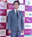 [T포토] 유재명 '젠틀한 수트 패션'