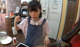 ‘효리네 민박’ 아이유, 단호박 이어 감자수프까지 내가 요리사