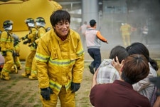 “1200만명 울렸다” ‘신과 함께’ 차태현X김동욱, 미공개 스틸 공개