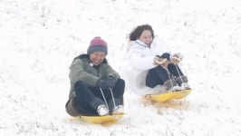 효리네2 이효리x윤아, 동심으로…소길리 눈썰매장 오픈