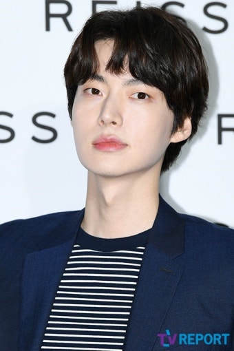 [T포토] 안재현 '빠져드는 눈빛'