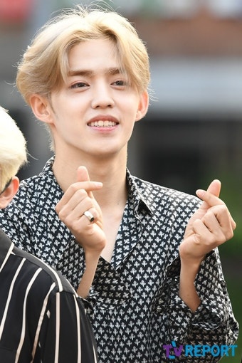 [T포토] 에스쿱스 '애절한 하트 포즈'