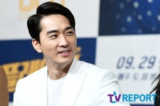 [T포토] 송승헌 숯검댕이 눈썹은 여전해