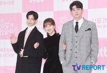 [T포토] 김유정 '오빠들과 다정하게~'