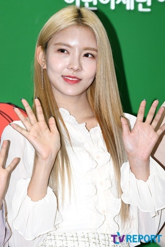 [T포토] 나영 '손인사 활짝'