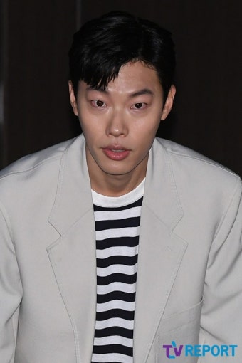 [T포토] 류준열 '홀쭉해진 얼굴'