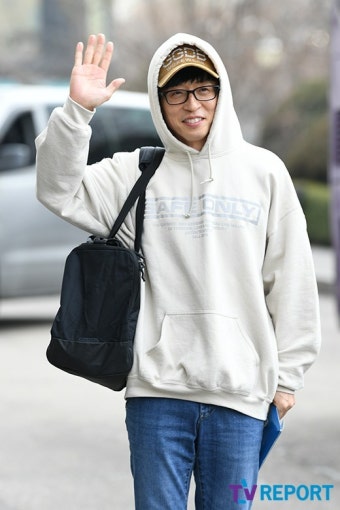 [T포토] 유재석 '반가운 손인사'