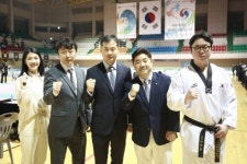 KUTF 국가대표 시범단 해외 순회 시범 박차…희극인 김성규 공 커