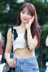 [T포토] 새봄 자신있게 복근 공개