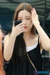 [T포토] 나윤 수시로 미모 확인
