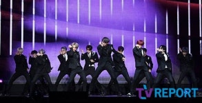 [T포토] 세븐틴 칼군무의 정석