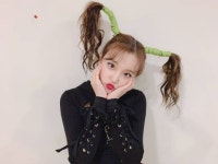 귀염뽀짝 여자(아이들) 우기, 독특한 양갈래로 시선 강탈