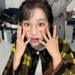 순정만화 여주 클래스…이나은, 동글이 안경 쓰고 귀염뽀짝