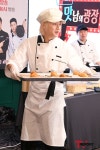 [T포토] 김희철 서빙만 해도 플래시 팡팡