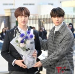 [T포토] 이한결 도현아, 졸업을 축하해~