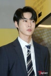 [T포토] 도영 훤칠한 비주얼