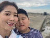 오윤아, 아들 민이와 행복한 가족 여행 [리포트:컷]