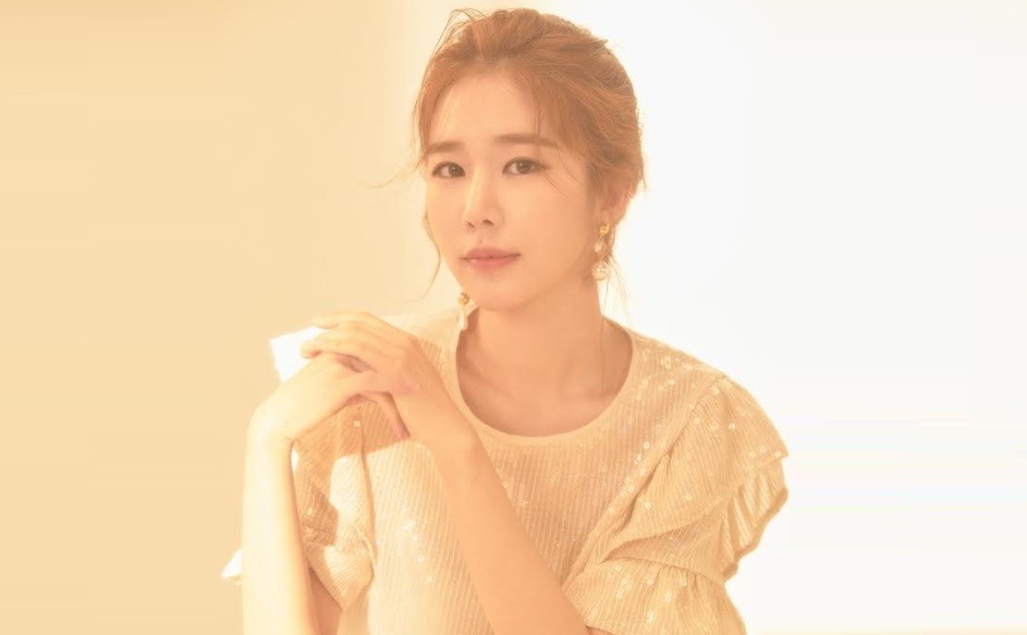 유인나, YG 떠나 초록뱀엔터 전속계약 체결 - 활약 다각화, 성장 도약 새로운 시작
