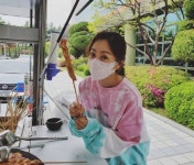 오나라, 염정아가 보낸 분식차에 행복 “정아사랑, 나라사랑”[리포트:컷]