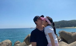 '한혜진' 기성용, 딸과 볼뽀뽀 '애틋' [리포트:컷]