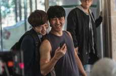싱크홀 배우들 열정X케미 담은 현장 비하인드 스틸
