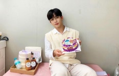 위아이 김요한, 모범생룩도 완벽해…러블리 댕댕美 [리포트:컷]