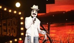 ‘복면가왕’ 빈대떡신사 무대에 정동하 “삶의 목표 생길 정도로 감동적”