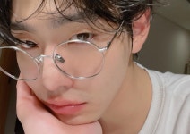 안효섭, 아기 피부+시크한 눈빛…심쿵 반전 매력 [리포트:컷]