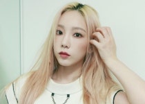 태연, 눈부시게 예쁘다…인형 비주얼 [리포트:컷]