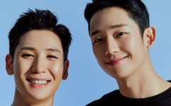 정해인, 훈남 남동생 공개 '사이 좋은 형제' [리포트:컷]