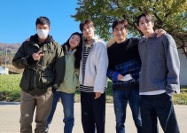 최강창민, 시고르 경양식 멤버들과 화기애애 인증샷 [리포트:컷]