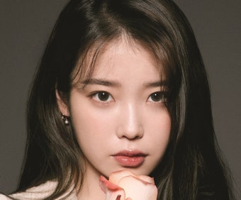 아이유, 어린이날 맞아 1억 원 기부 