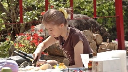 모델 아이린X김진경, 장금이 요리실력 공개...김치까지 척척 (골때리는 외박)