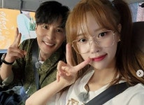 이미주, 김지석과 선남선녀 투샷...과즙미 한도 초과 [리포트:컷]