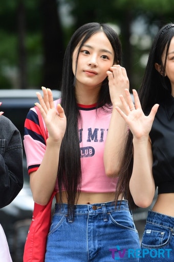 [T포토] 뉴진스 민지 '청순 머리넘김'