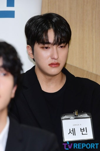 [T포토] 오메가엑스 세빈 '애써 눈물 삼키며'