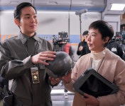 故 강수연 유작 정이...촬영장서 행복해하는 모습 공개