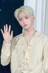 수빈네일(Soobin Nail) | [T포토] 수빈 '설레는 손인사'
