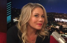 크리스티나 애플게이트, 투병 중..."움직이기 어려워 40kg 증가" [할리웃통신]