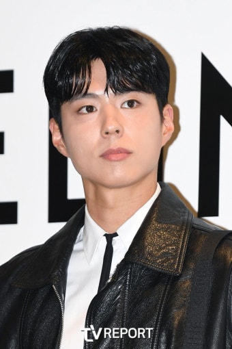 [T포토] 박보검 '소년미 벗고 남성미 장착'