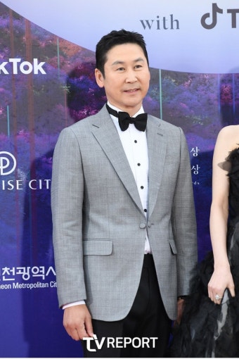 [T포토] 신동엽 '미소 살짝'