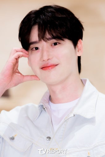 이종석, 넷플릭스 출연 취소 논란뒤 다낭 효도 여행! 인성적인 모습 팬들 사로잡아