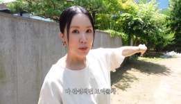 엄정화, 50억 고급빌라 정원 자랑 너무 예쁘다. 행복해