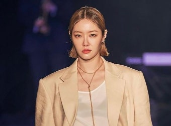 김새롬, 화장품 사업 중단 선언...본업 컴백 예고