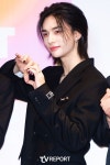 [T포토] 현진 자꾸 눈이 가는 비주얼