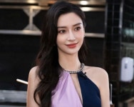 안젤라 베이비, 짝퉁 드레스 입고 등장...팬들 코디 뭐하냐 분노 [룩@차이나]