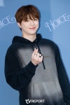[T포토] 강다니엘 '수줍은 손하트'